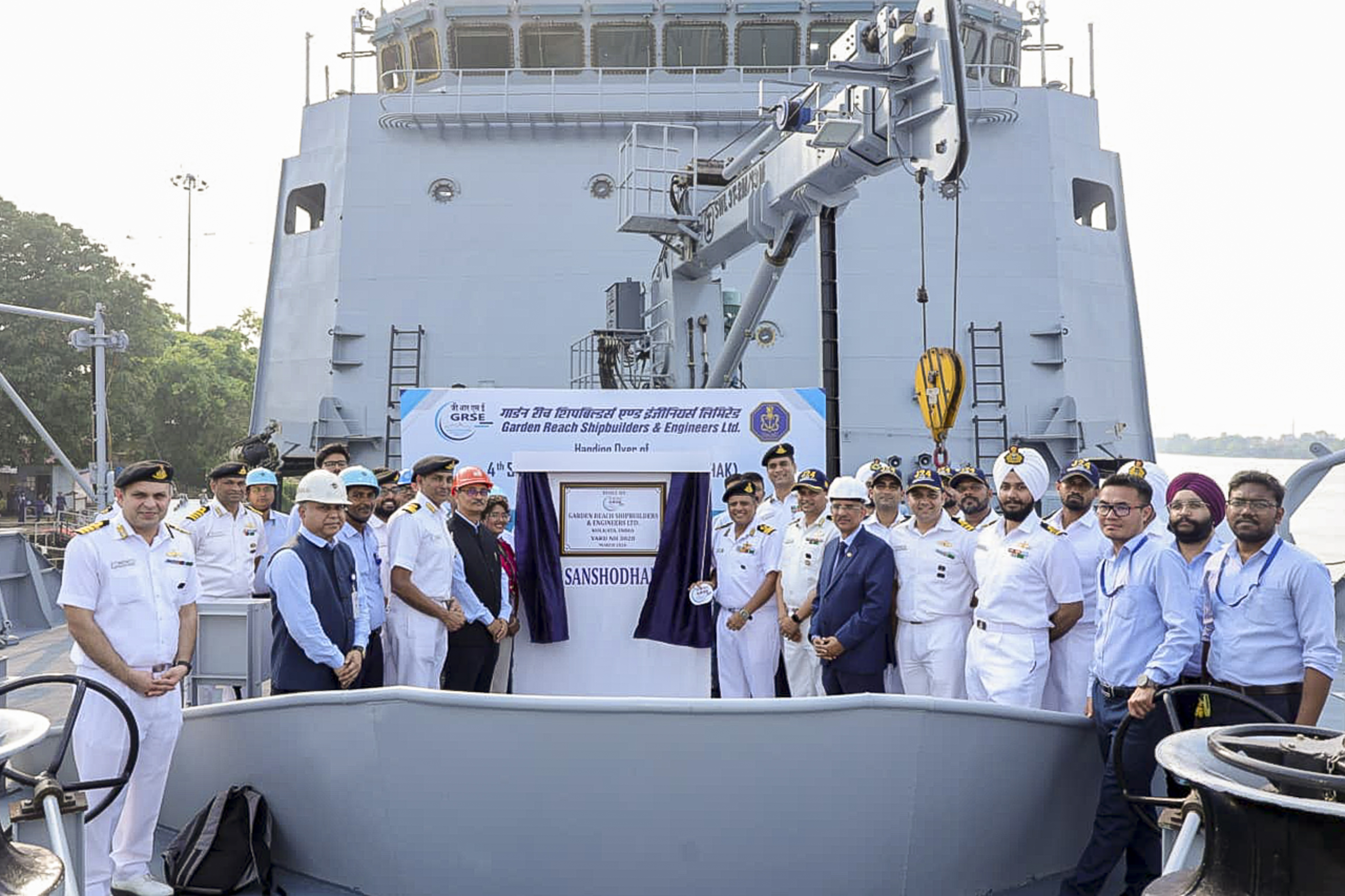 Navy receives INS Sanshodhak in Kolkata