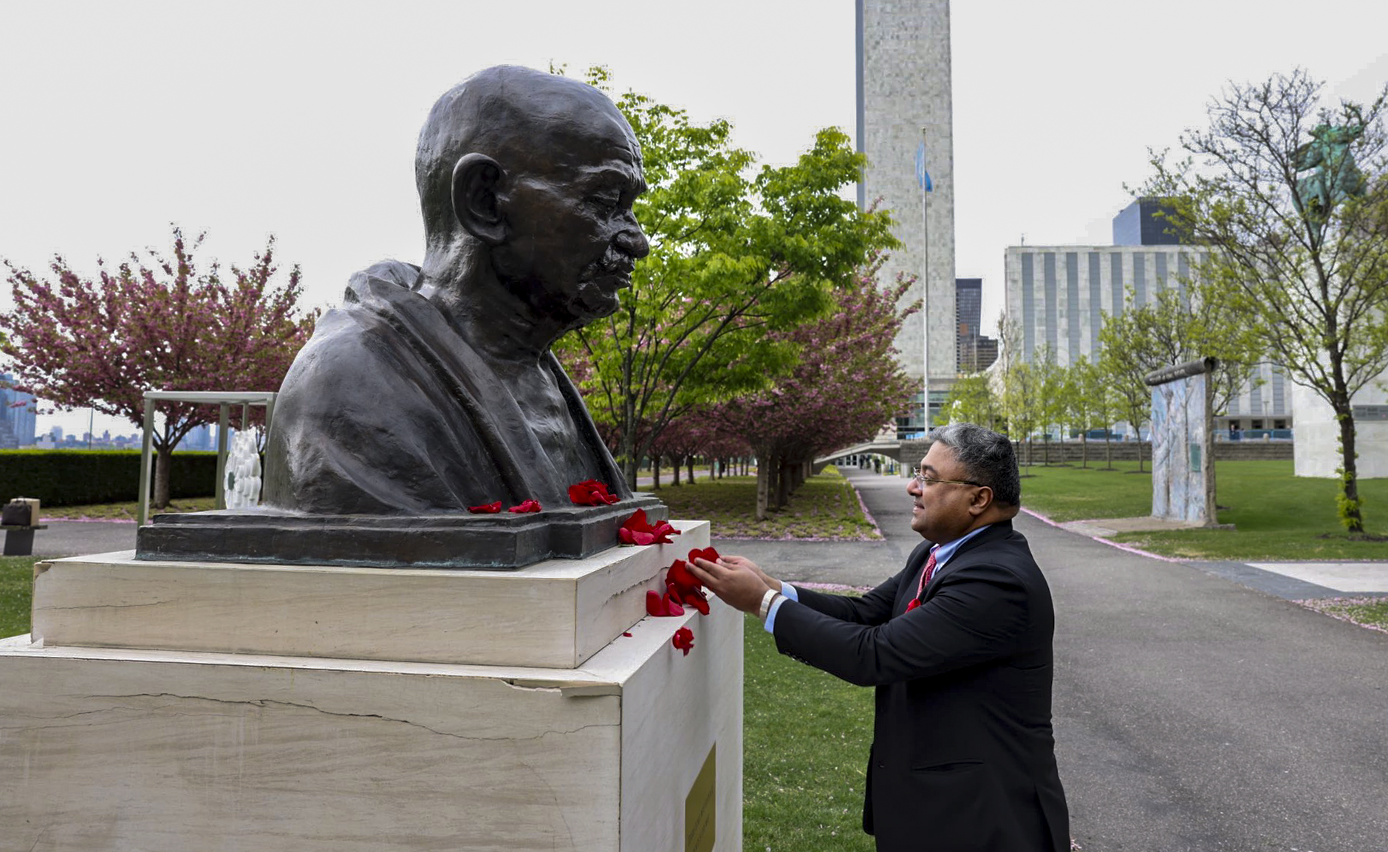 Sibi George pays tributes to Mahatma Gandhi in New York